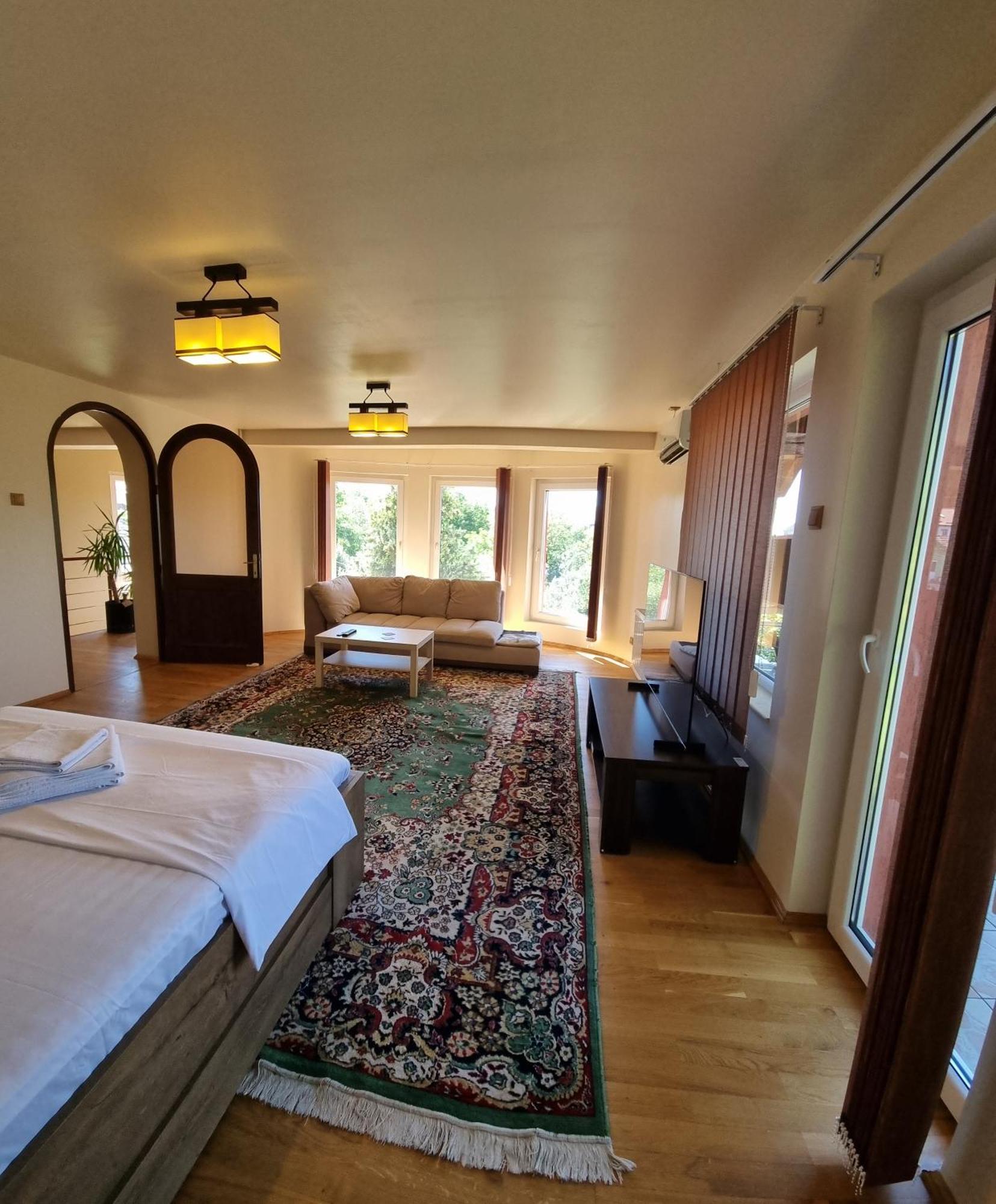Crystal Salin Villa *